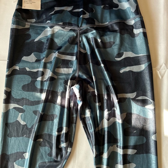 This is a Pair of Nike Camouflage Dri Fit Leggings - Picture 8 of 8